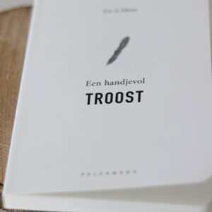 Handjevol Troost — Het boek 'Een handjevol Troost' — een klein werk vol troostende woorden om vast te houden in moeilijke tijden.